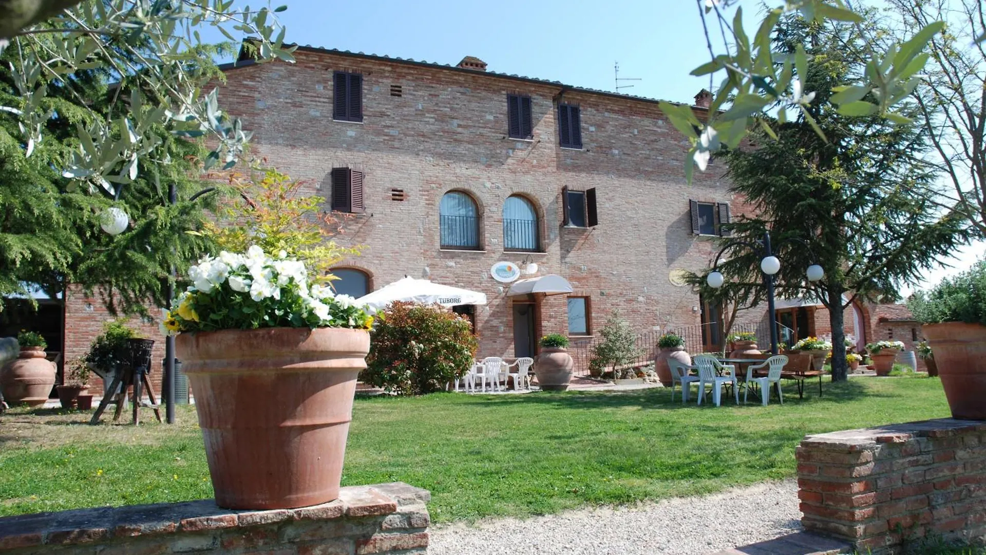 Albergo La Foresteria Bettolle 3*,  Italy